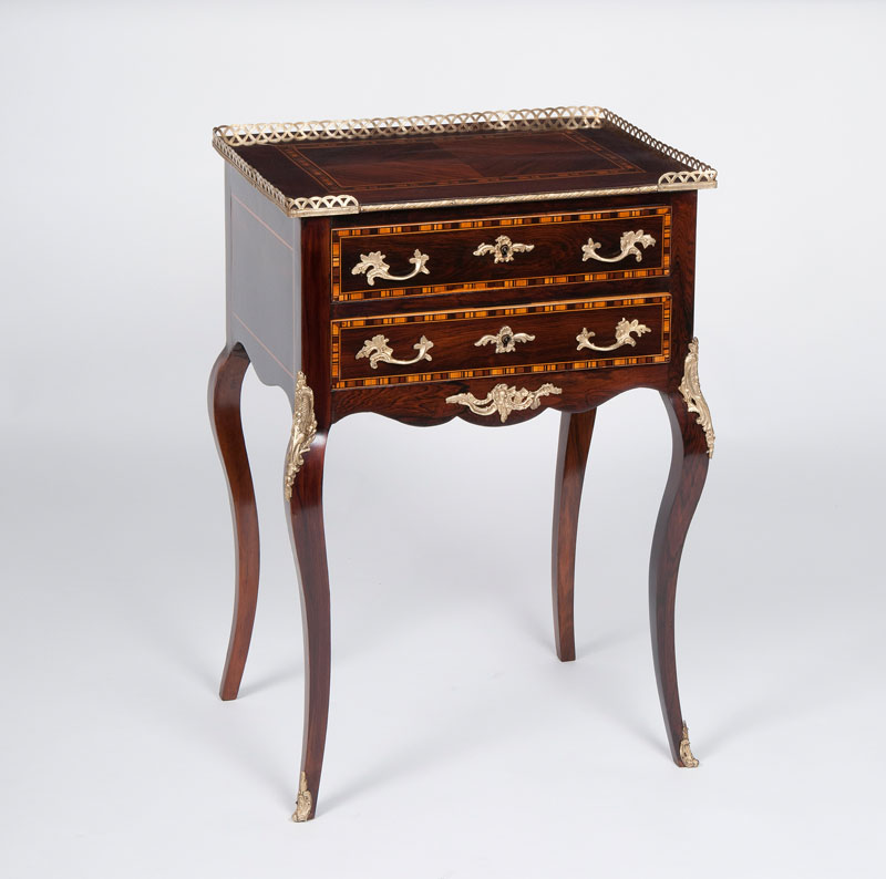 A small side table in Louis-XV-style