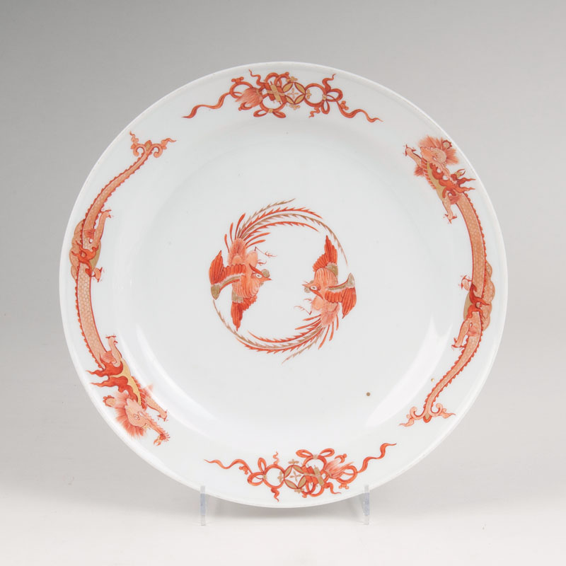An early plate with Red-Dragon-Decor and Inventory Number of theJapanese Palace