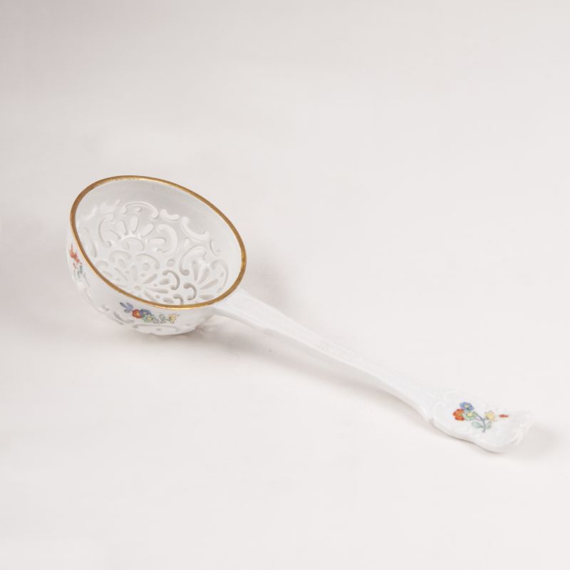 A strewing Spoon with Phenix and Flower twigs in Kakiemon style