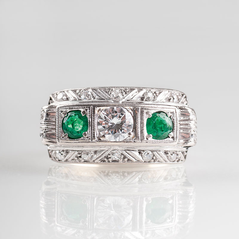 An Art Déco emerald diamond ring