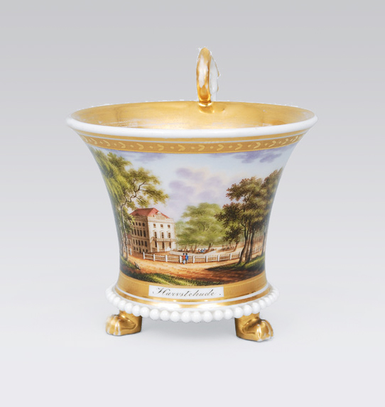 Biedermeier-Tasse mit der Ansicht von Harvestehude