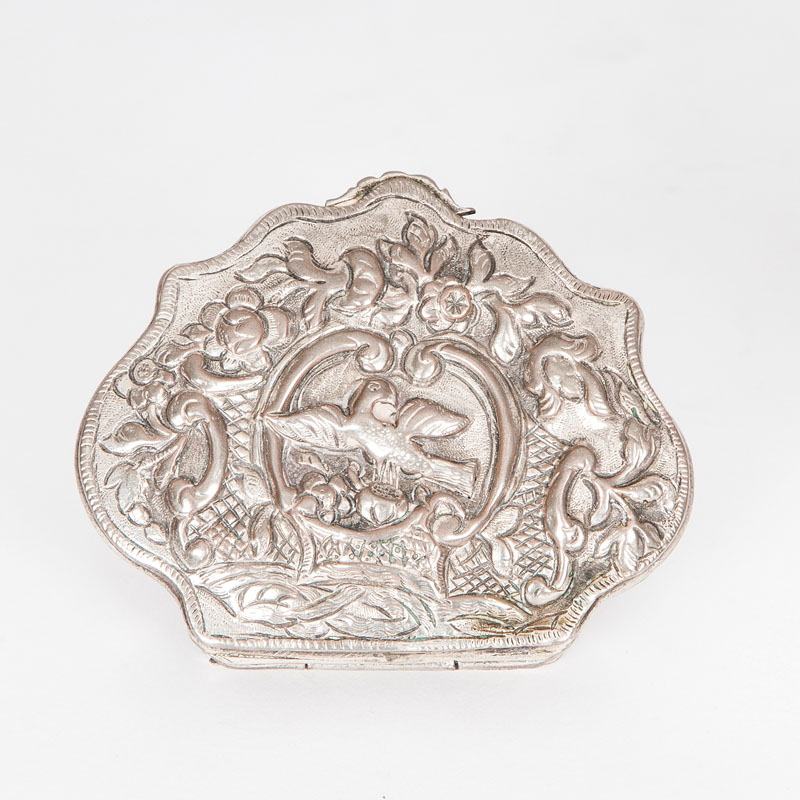 A small Rococo snuff-box