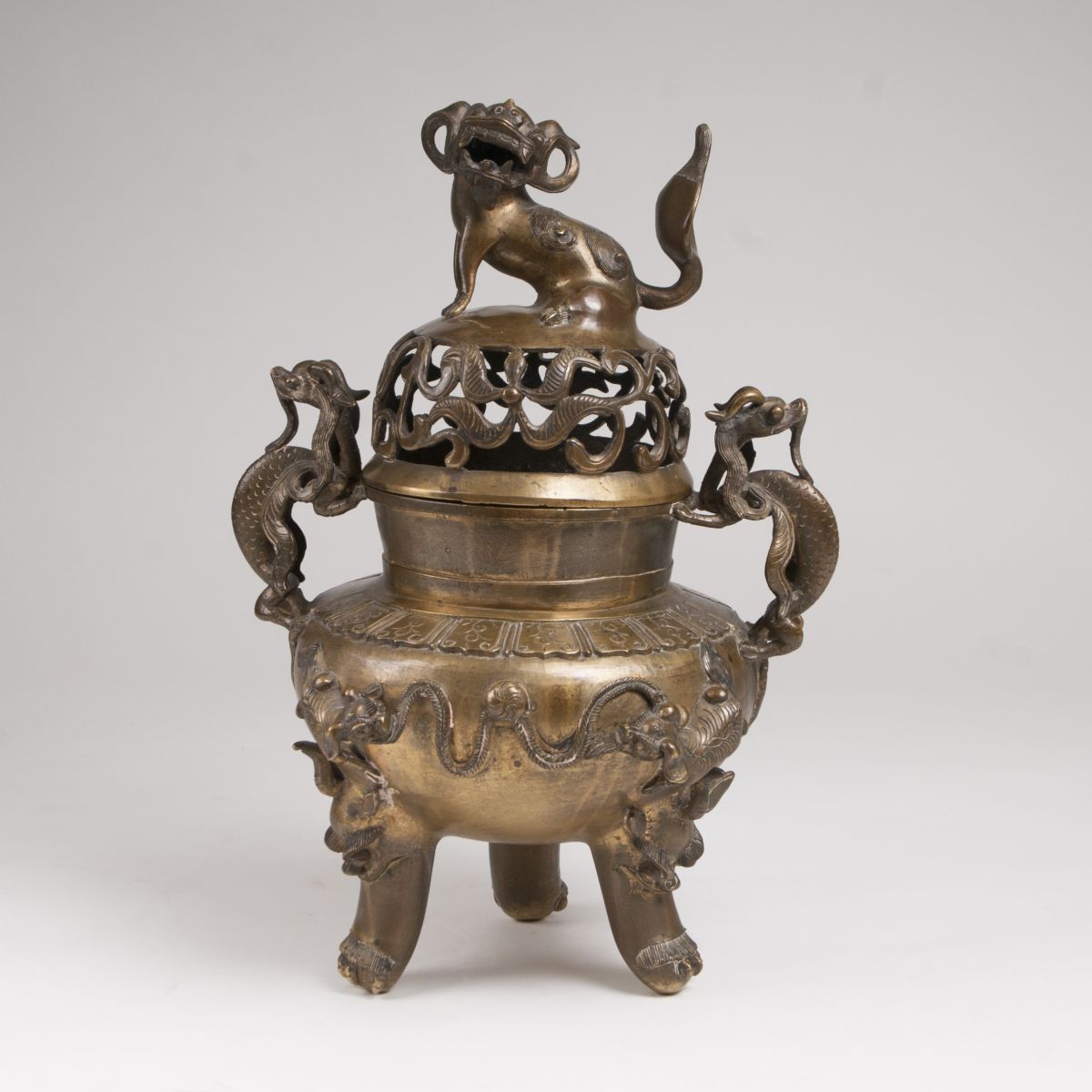 A bronze koro with shishi