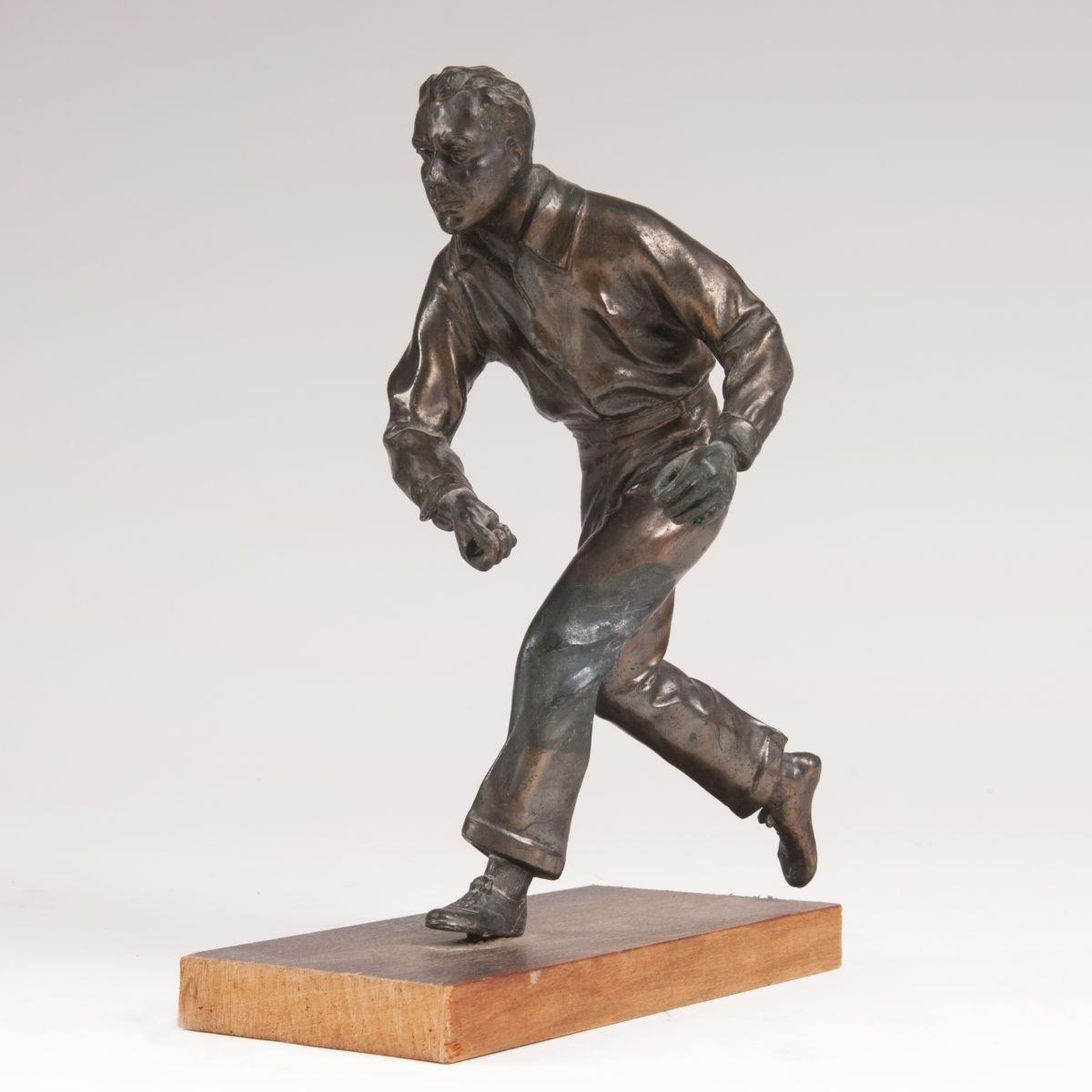 A sculpture 'Hockey Player'