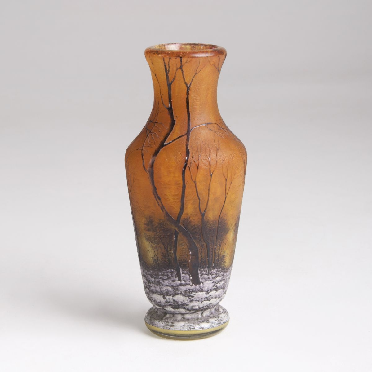 Daum Frères, gegr. 1875 Nancy - Kleine Balustervase mit Winterlandschaft Kleine Balustervase mit Winterlandschaft