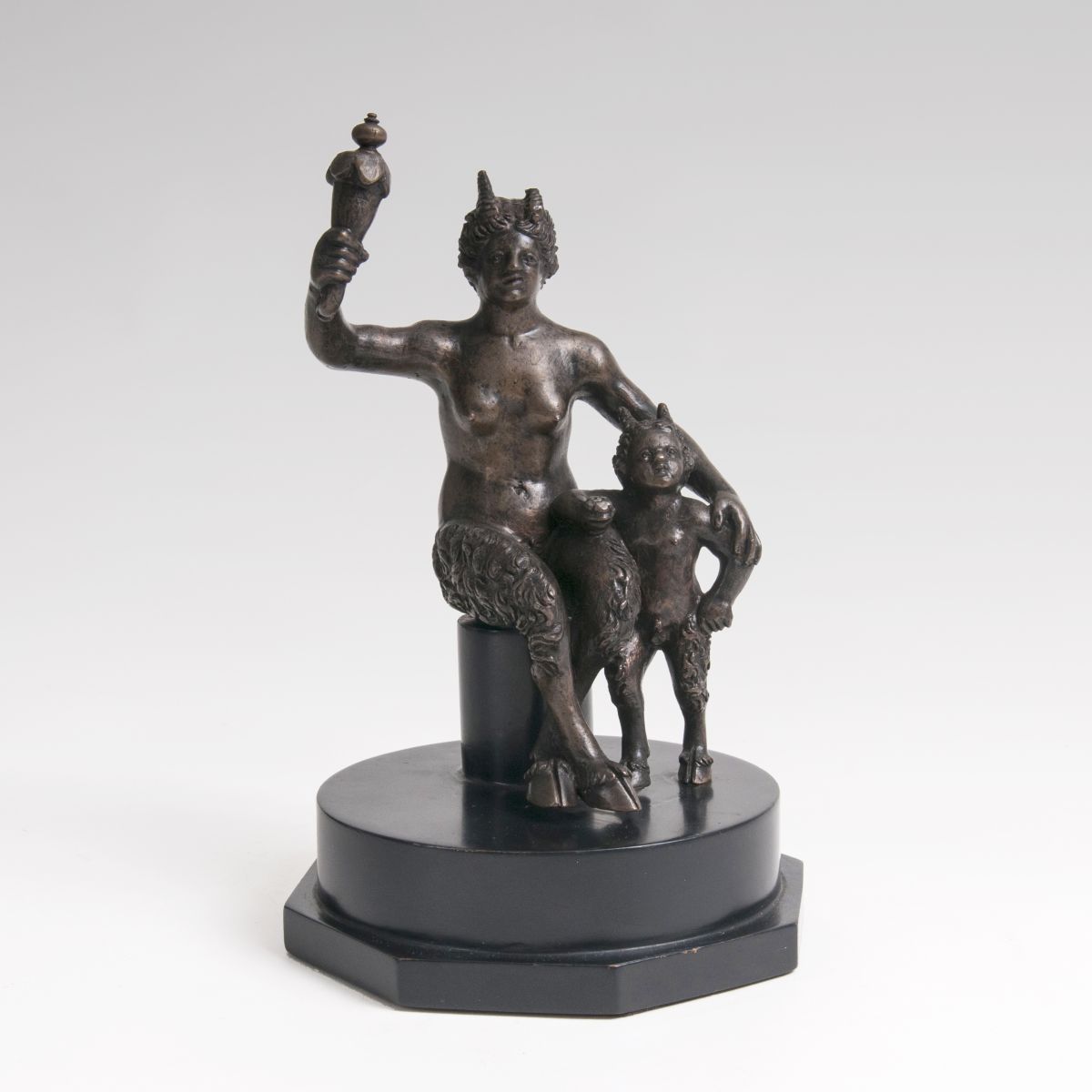 Bronze-Gruppe 'Satyressa mit Satyr-Knaben'