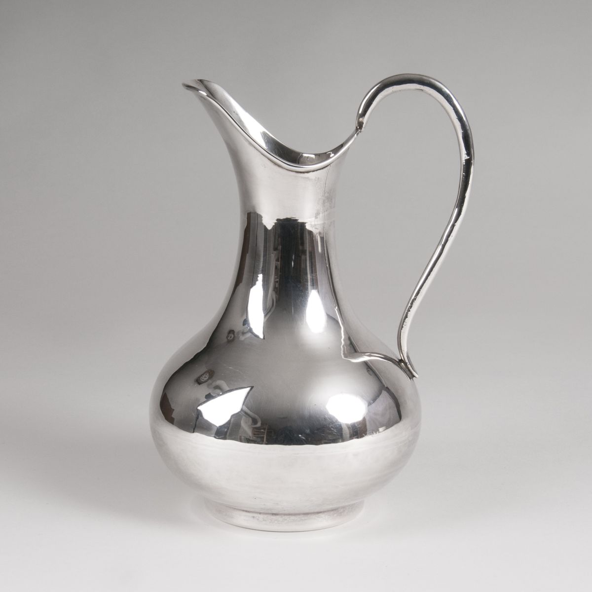 An elegant water jug