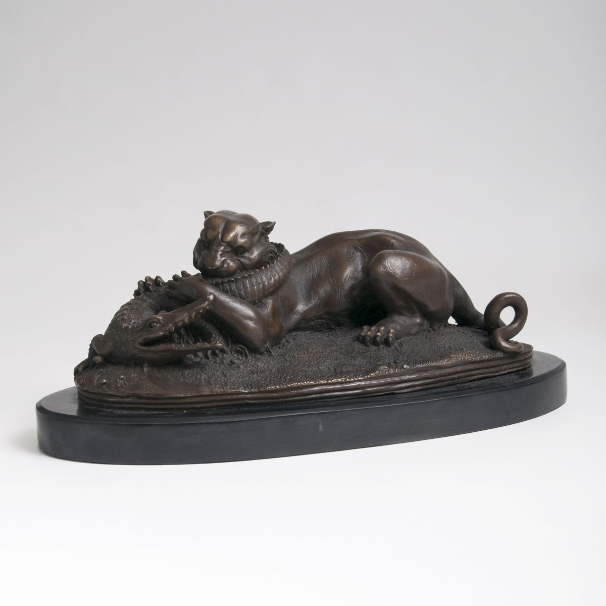 Bronze-Skulptur 'Panther und Alligator im Kampf'