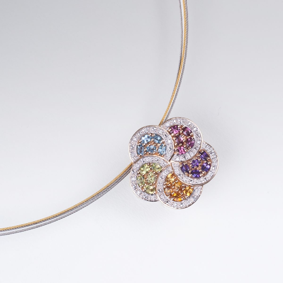 A gemstone pendant 'Flower' with necklace