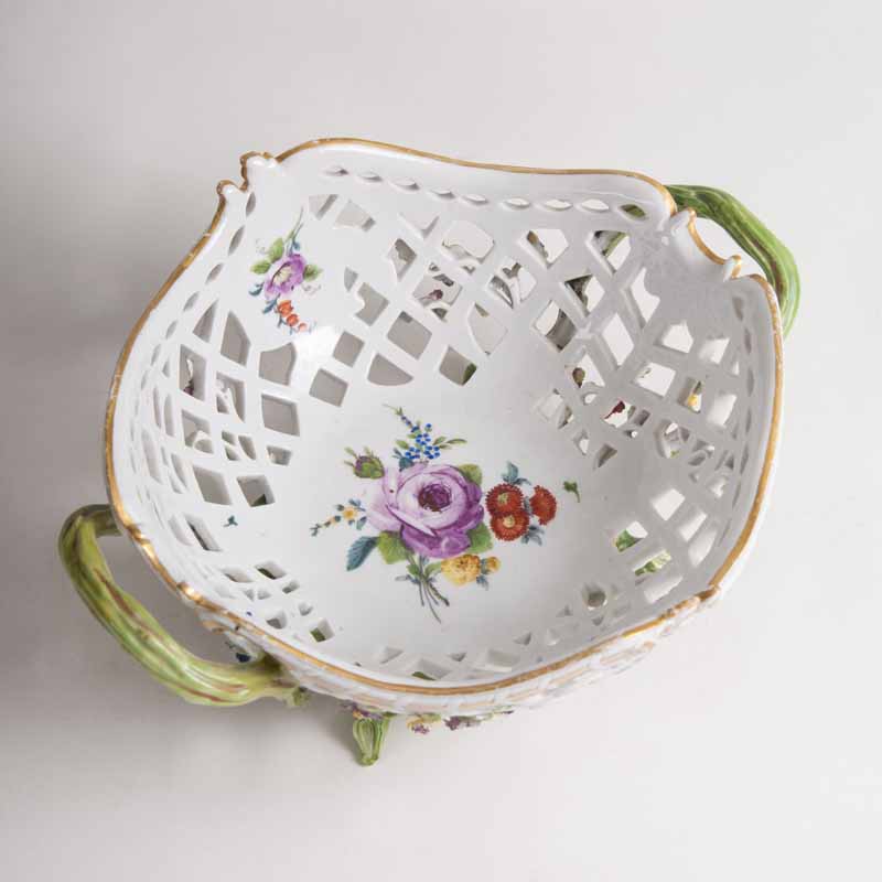A porcelain basket with lattice-work - image 3