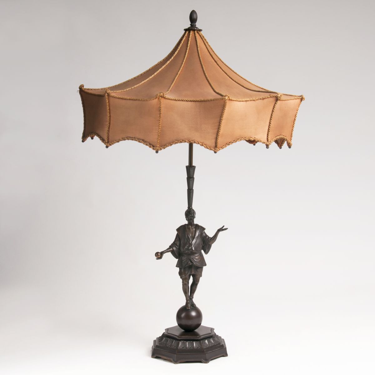 An Art Deco Tablelamp 'Juggler'