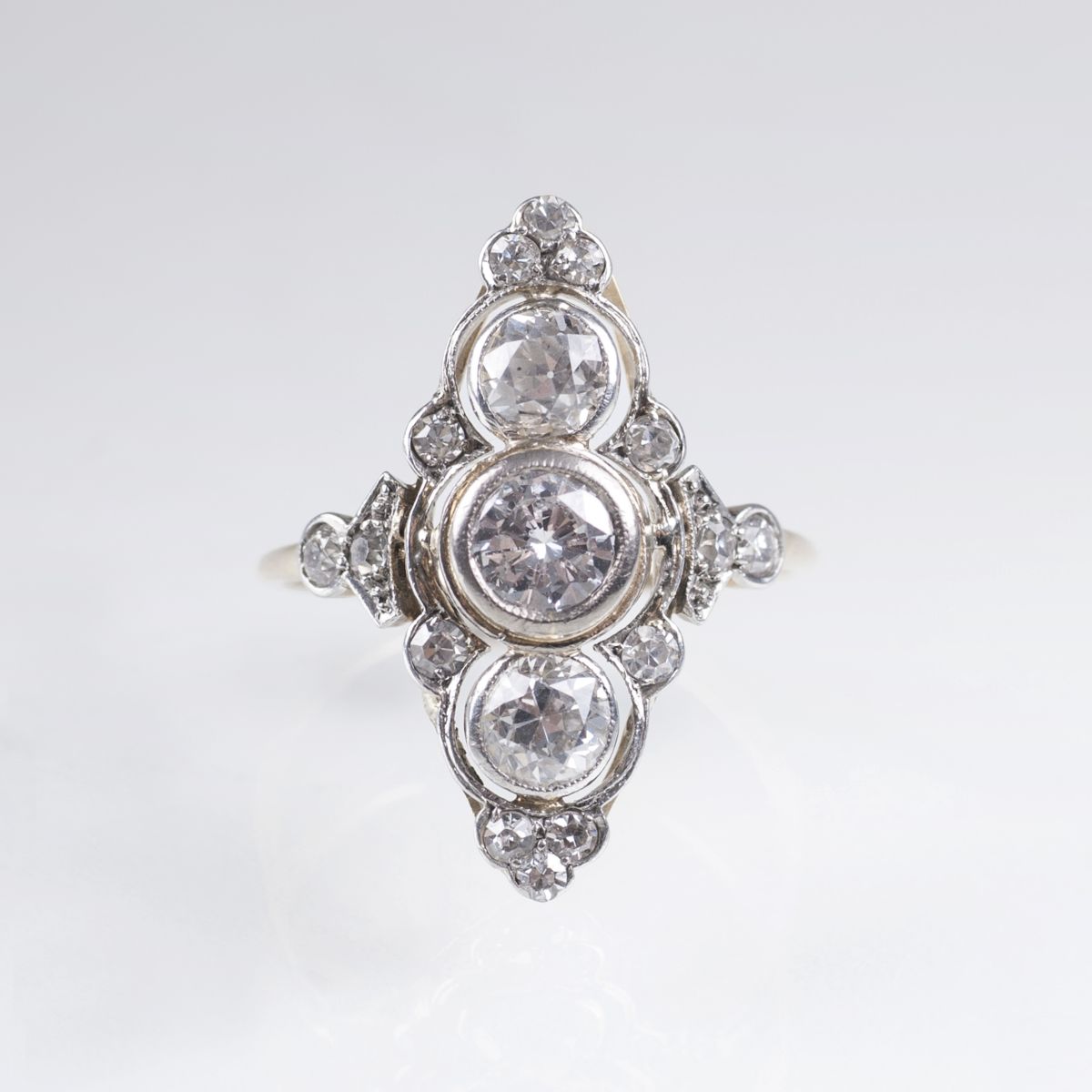 A Vintage diamond ring