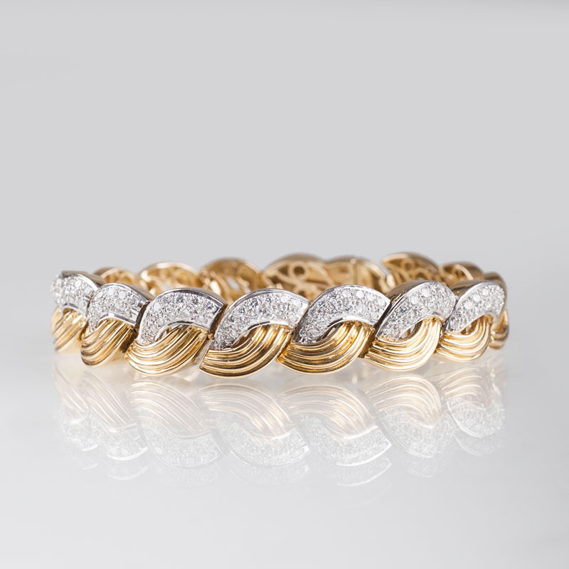 A high-value gold diamond jewellery set with necklace and bracelet - image 2