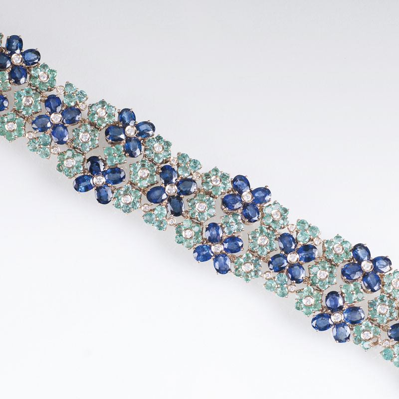 Hochkarätiges Saphir-Smaragd-Armband mit reichem Blüten-Dekor - Bild 2
