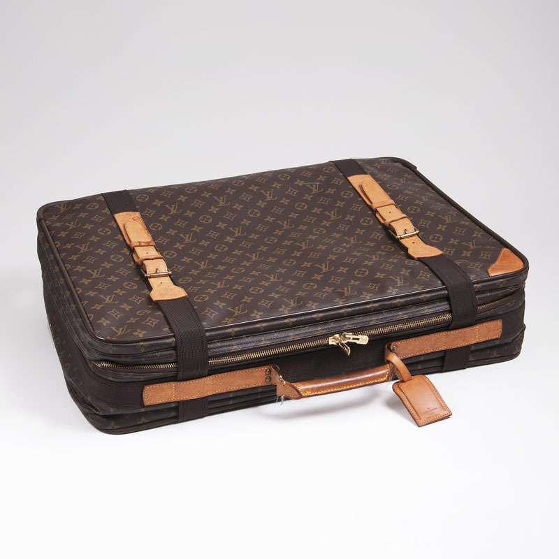 Softside suitcase - image 2