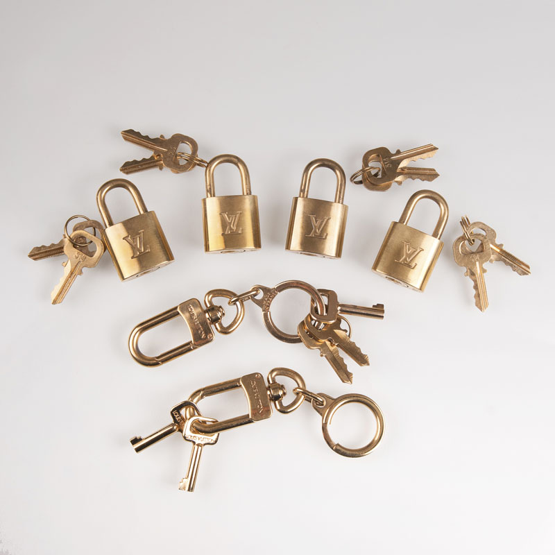 A set of 4 Louis-Vuitton-padlocks and 2 Keyholders