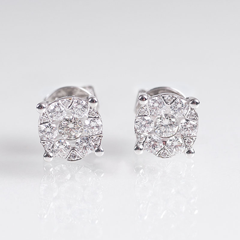 A pair of diamond earstuds