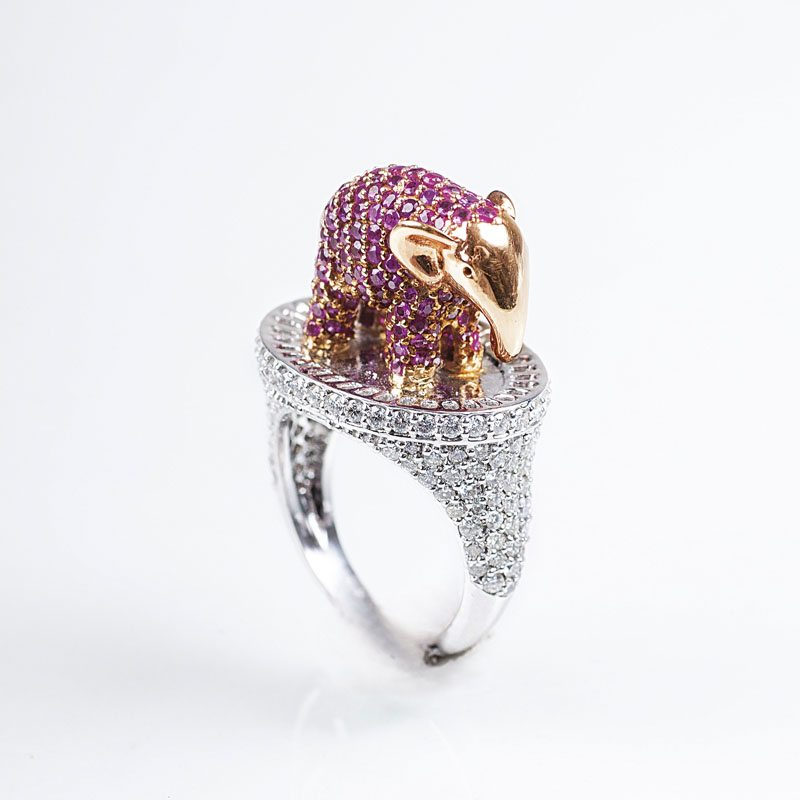 An extraordinary diamond ring with pink-sapphires 'Elefant'