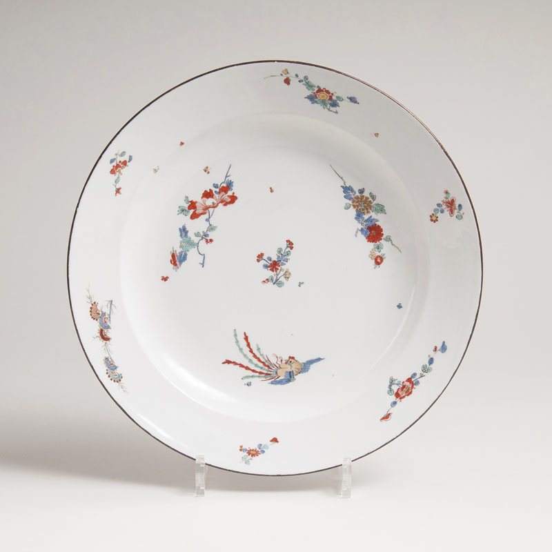 A platter with peony and chrysanthemum decor and phenix in kakiemon style