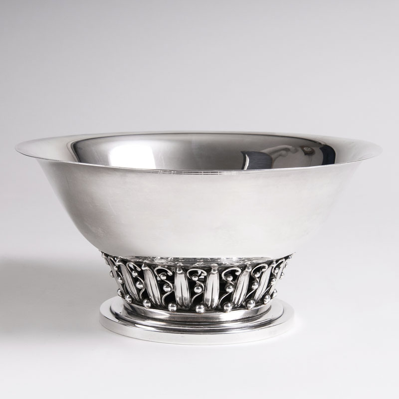Evald Nielsen - Art Déco Fußschale mit Blatt-und Perldekor Art Déco Fußschale mit Blatt-und Perldekor