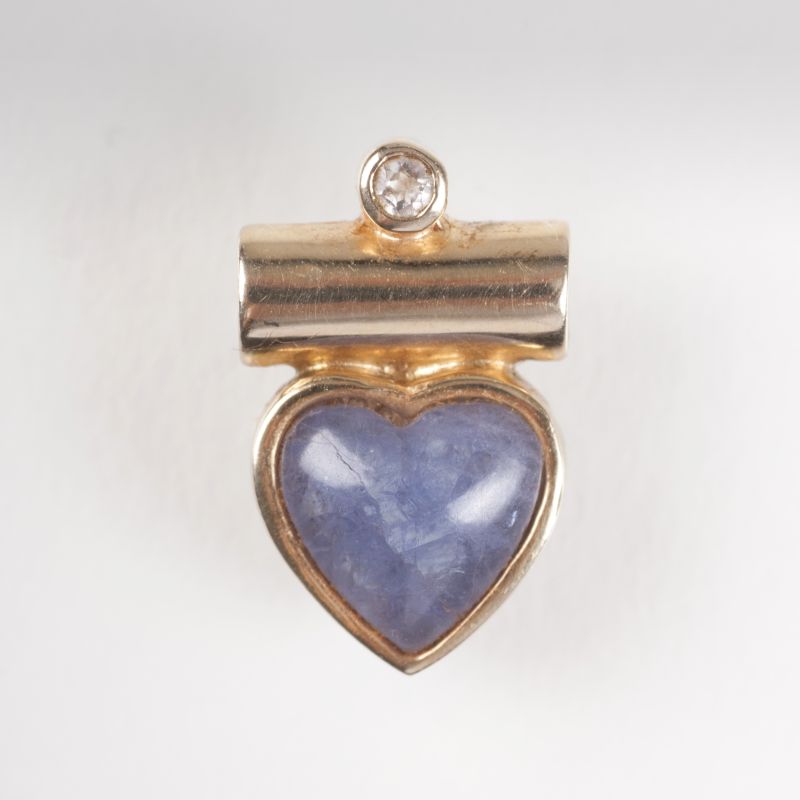 A tanzanite pendant in heart shape