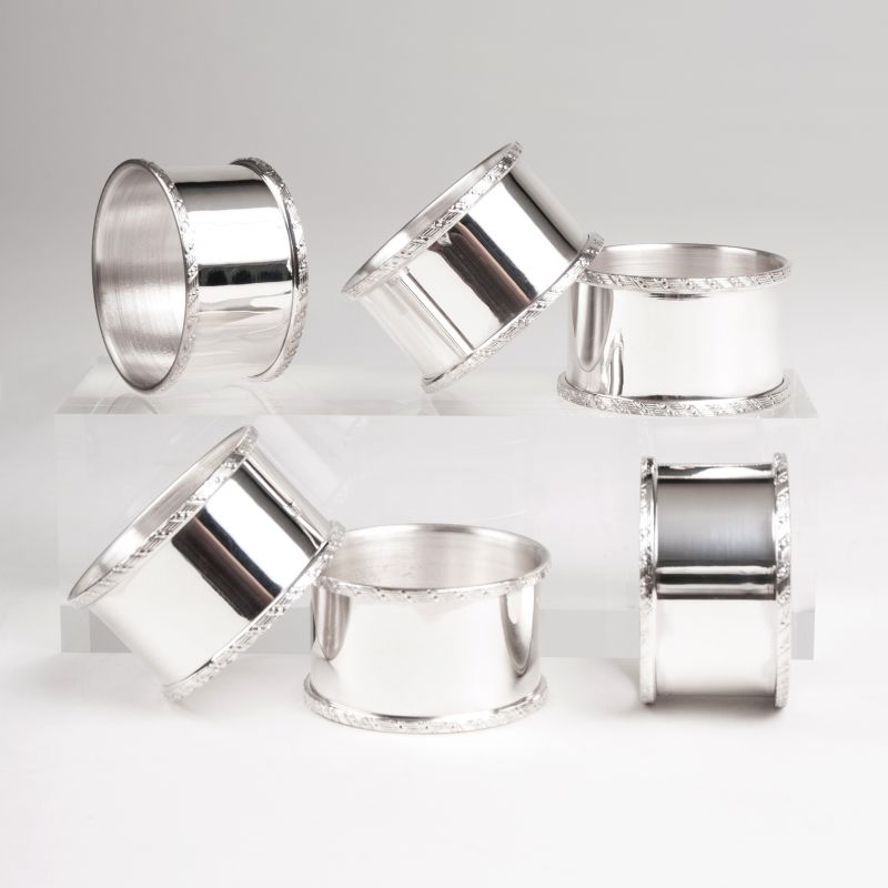 A set of 6 elegant of napkin rings