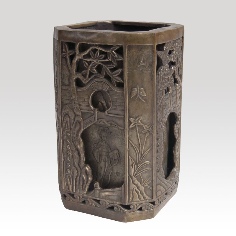 Doppelwandige Bronze-Vase mit feinem Reliefdekor