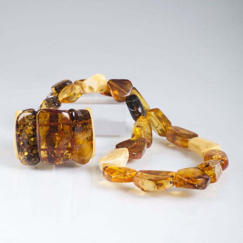 An amber jewellery set