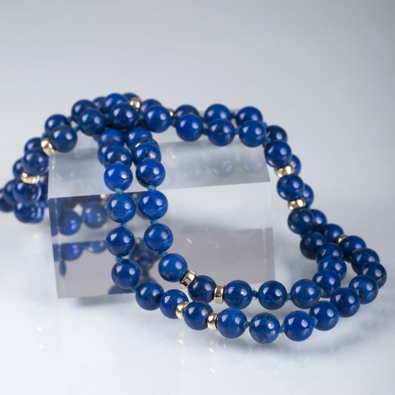 A lapis lazuli necklace