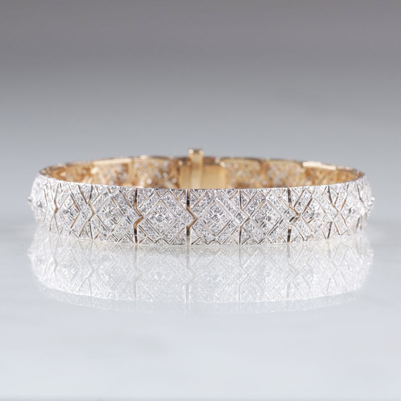 A fine diamond bracelet in the style of Art Déco