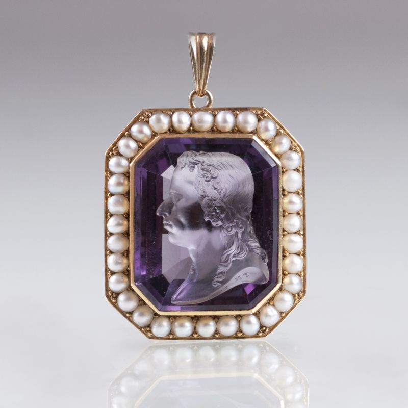 An antique cameo pendant with gentleman's profile and seedpearls
