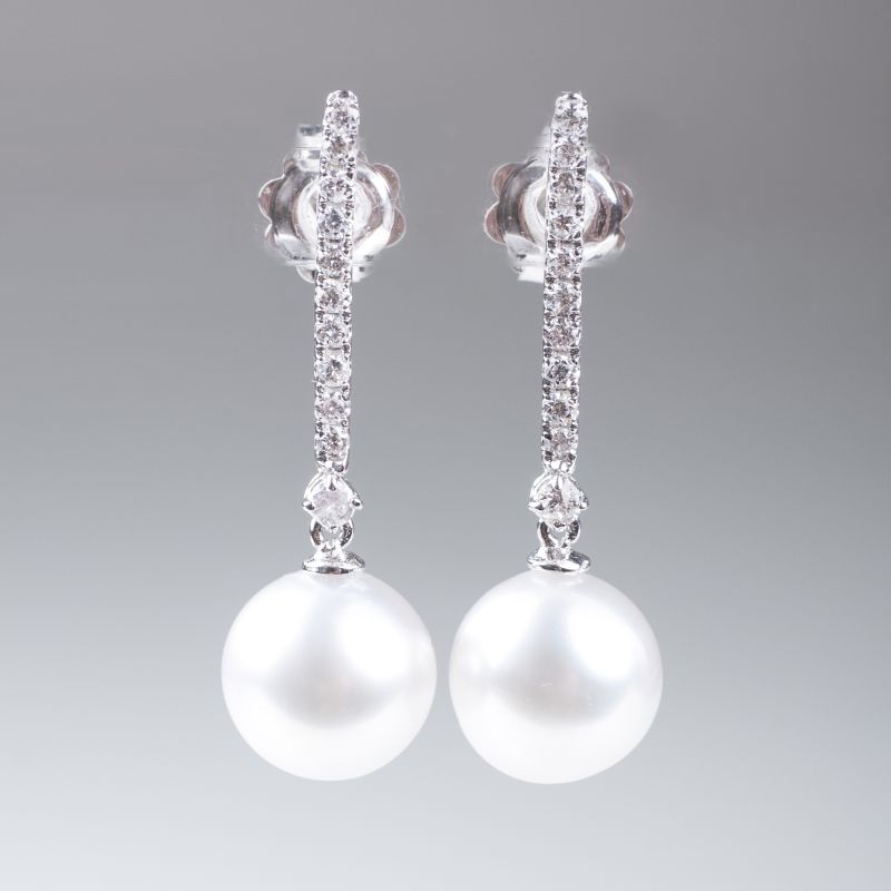 A pair of Southsea pearl diamond earpendants