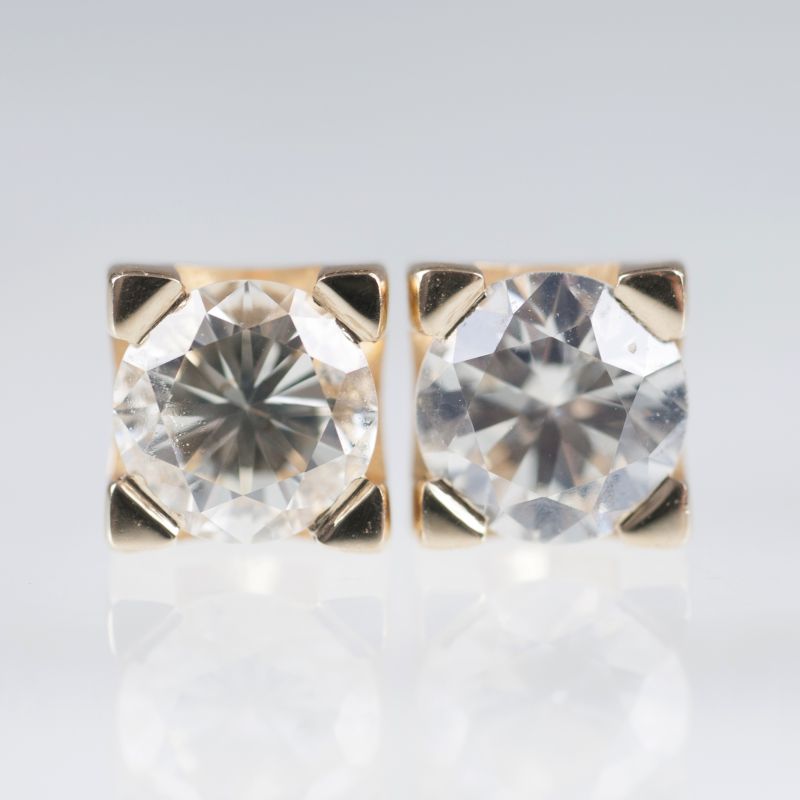 A pair of solitaire diamond earstuds