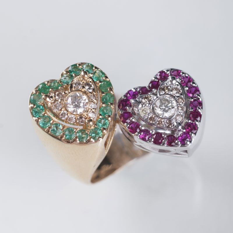 Smaragd-Rubin-Brillant-Ring mit Herz-Dekor