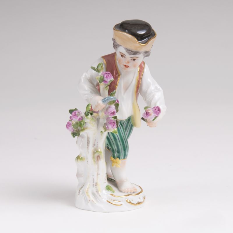 Porzellan-Figur 'Gärtnerkind mit Rosenstrauch'