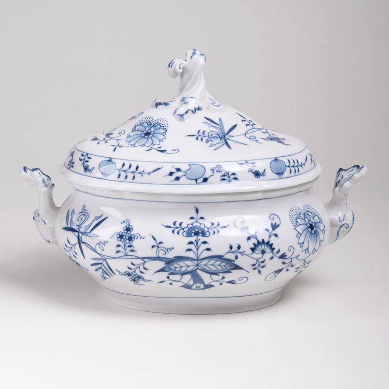 A Large Oval Lidded Tureen 'Onion Pattern'