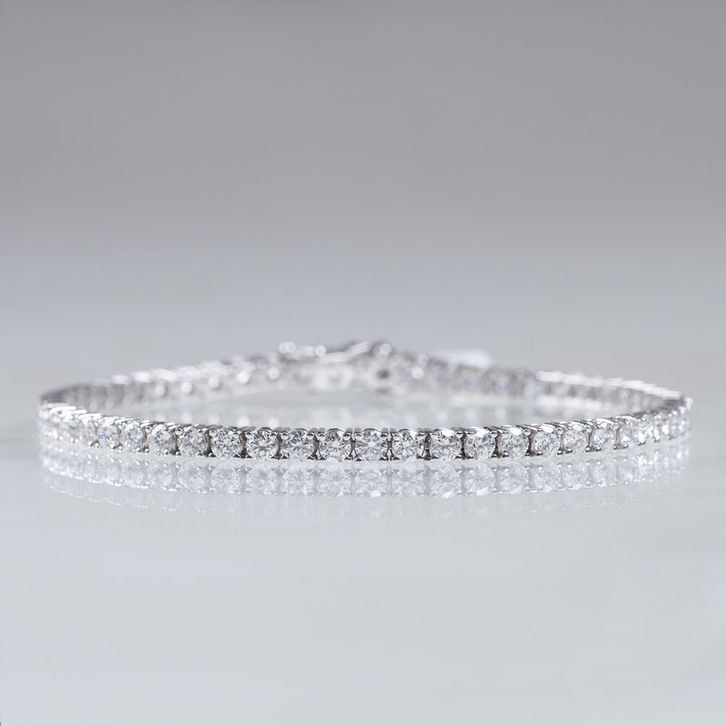 A very fine, white diamond bracelet