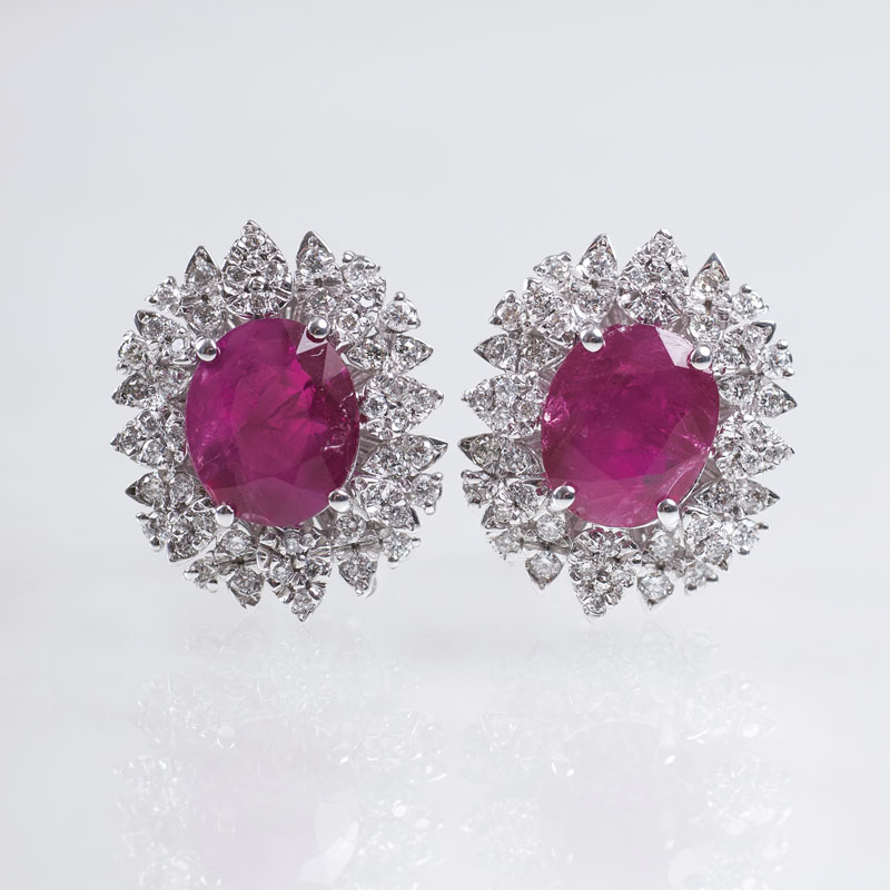 A pair of very fine earrings with natural rubies and setting of diamonds