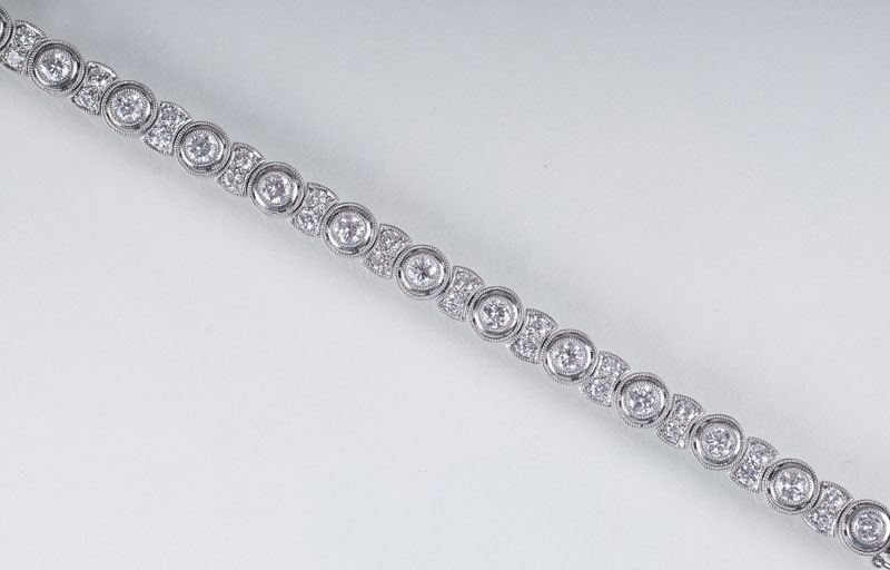 A fine-whie diamond bracelet