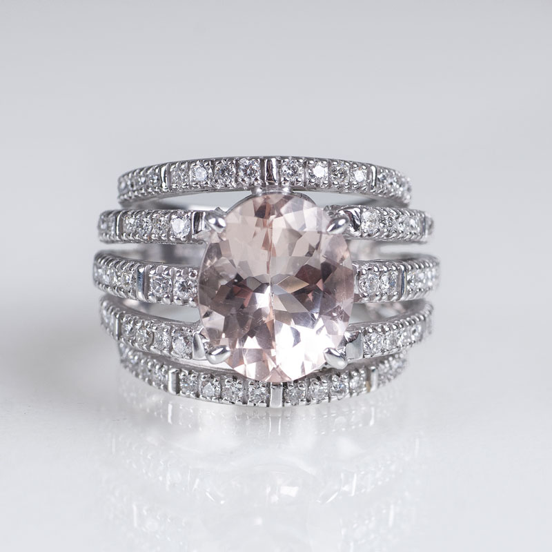 A modern morganit diamond ring