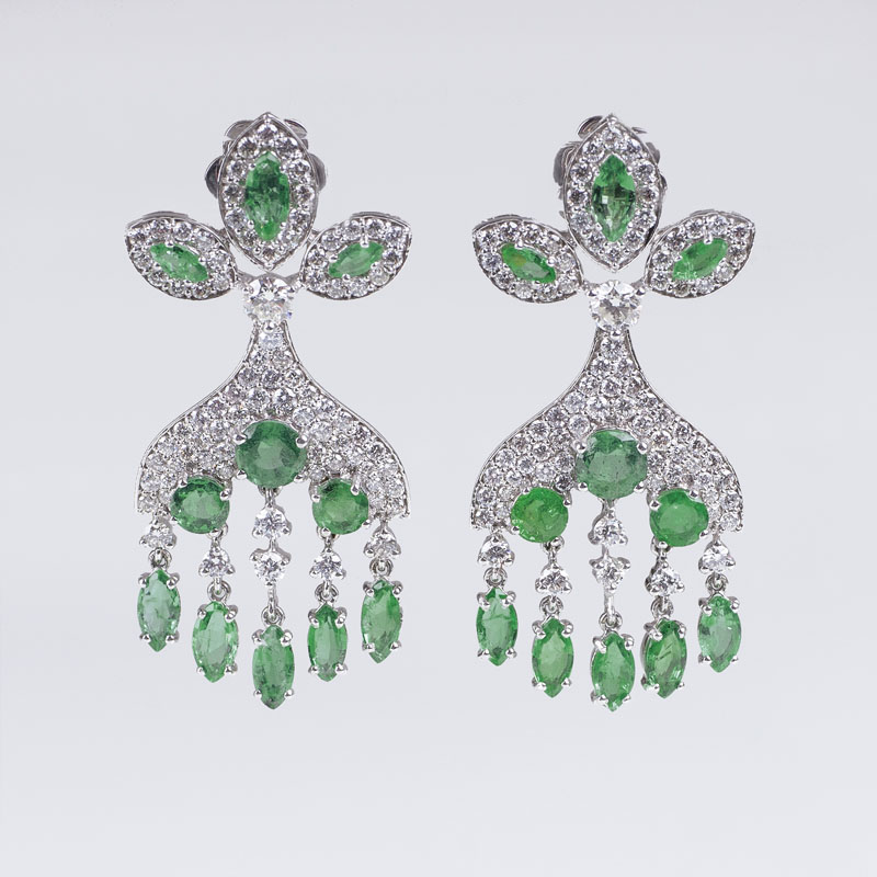 A pair of extraordinary emerald diamond earpendants