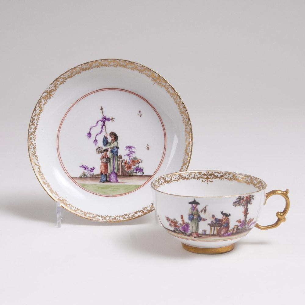 A Cup with Höroldt Chinoiseries