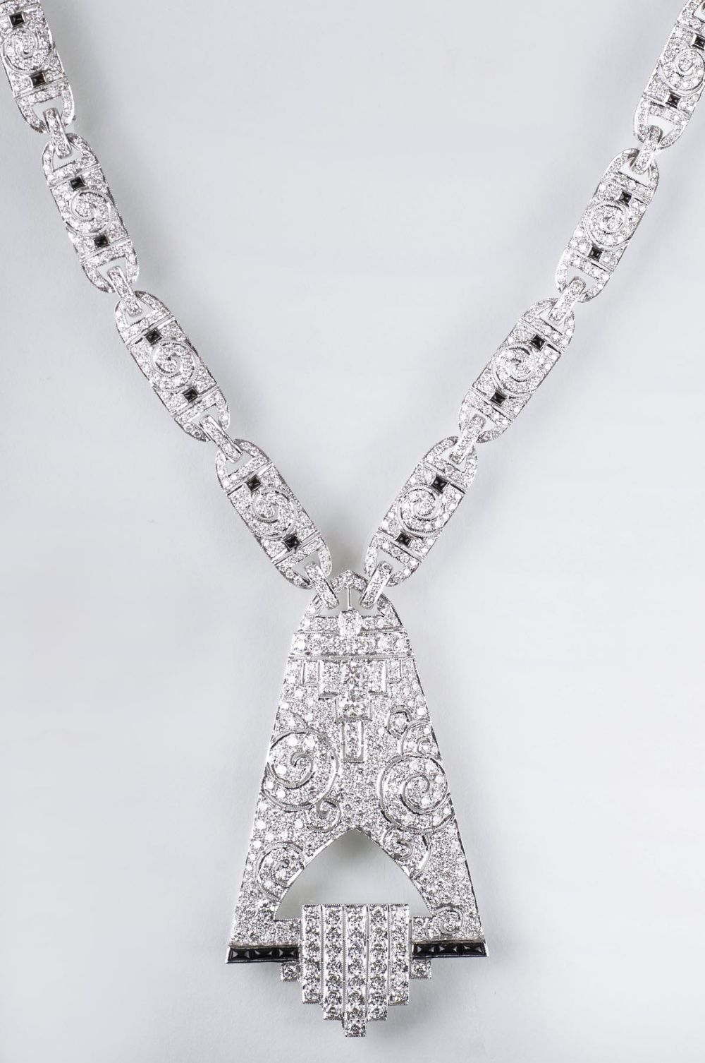 An exceptional, highcarat Diamond Necklace in Art-déco style