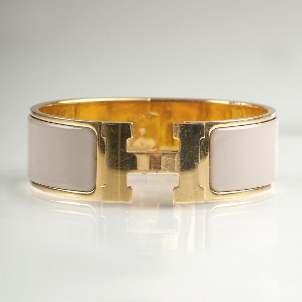 A modern Clic-Clac Bangle Bracelet with enamel