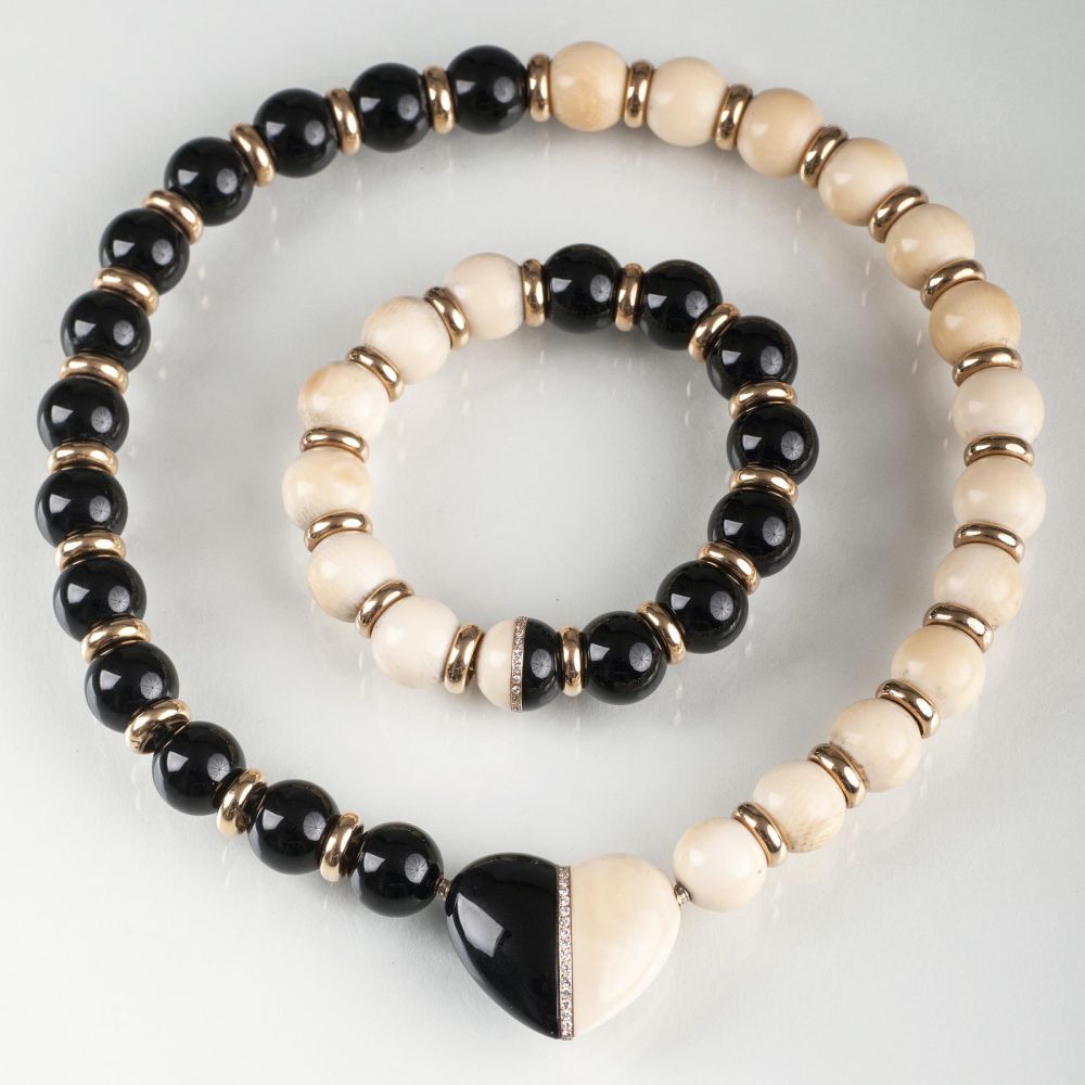 An Ivory Onyx Necklace with matching bracelet