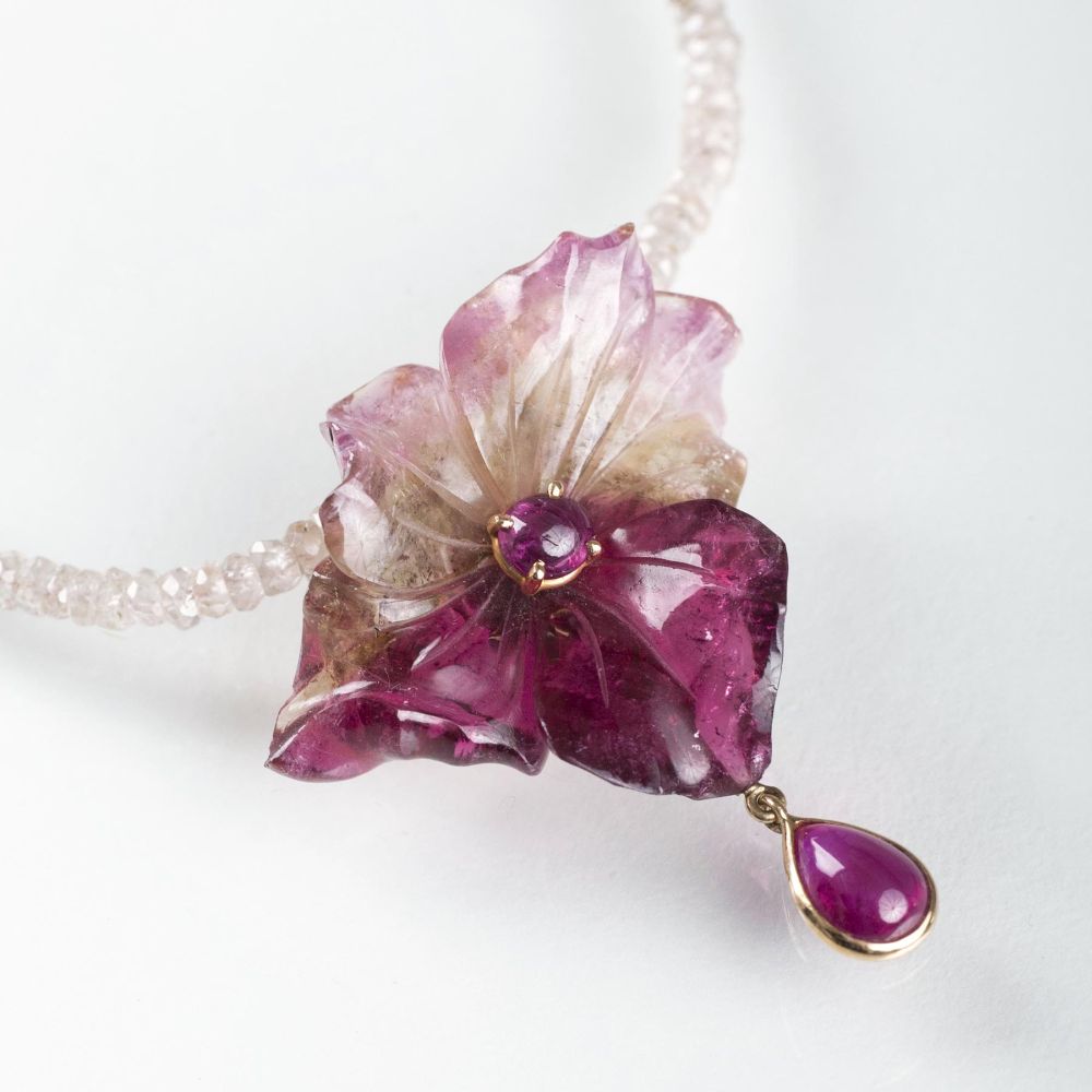 A Quartz necklace with fine cut tourmaline ruby flower