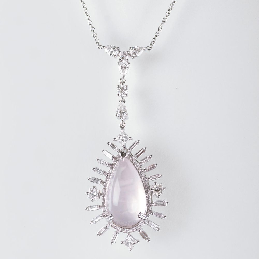 A Rosequartz Diamond Pendant with Necklace