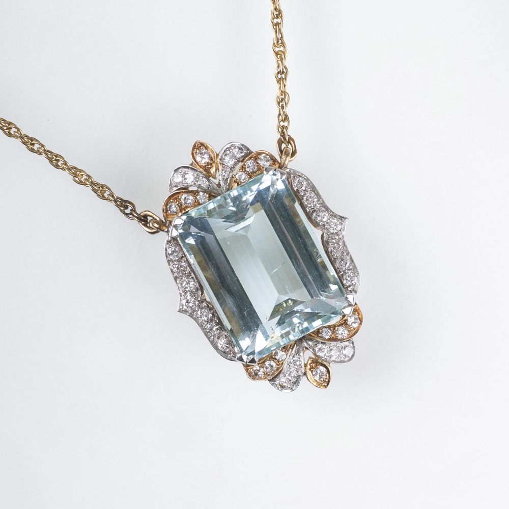 An Aquamarine Diamond Pendant with Necklace