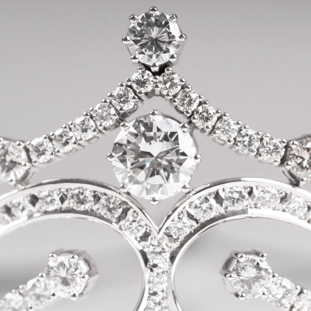 An extraordinary Diamond Diadem with highcarat Solitaire Diamond - image 2