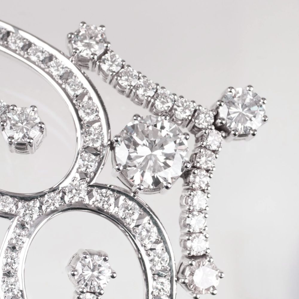 An extraordinary Diamond Diadem with highcarat Solitaire Diamond - image 3
